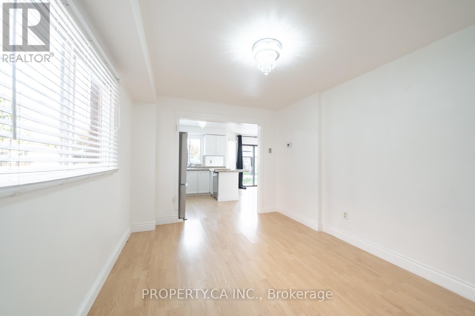 87 O'connor Crescent, Richmond Hill, Ontario  L4C 7N9 - Photo 3 - N12991376