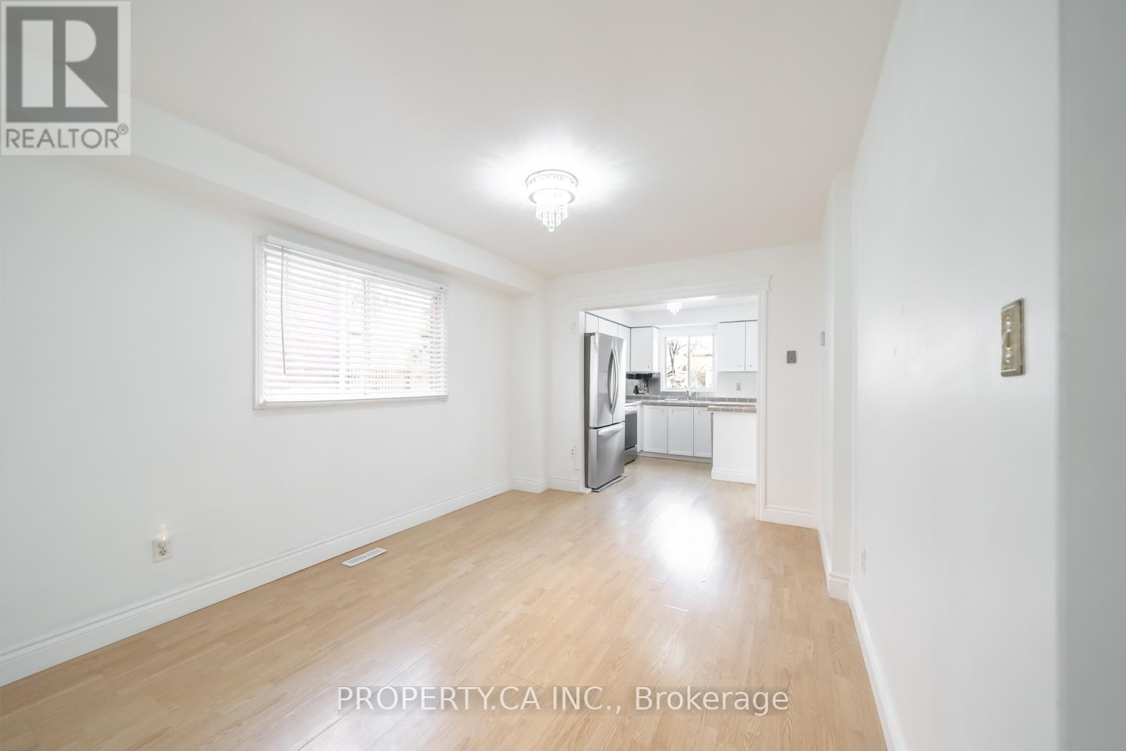 87 O'connor Crescent, Richmond Hill, Ontario  L4C 7N9 - Photo 4 - N12991376