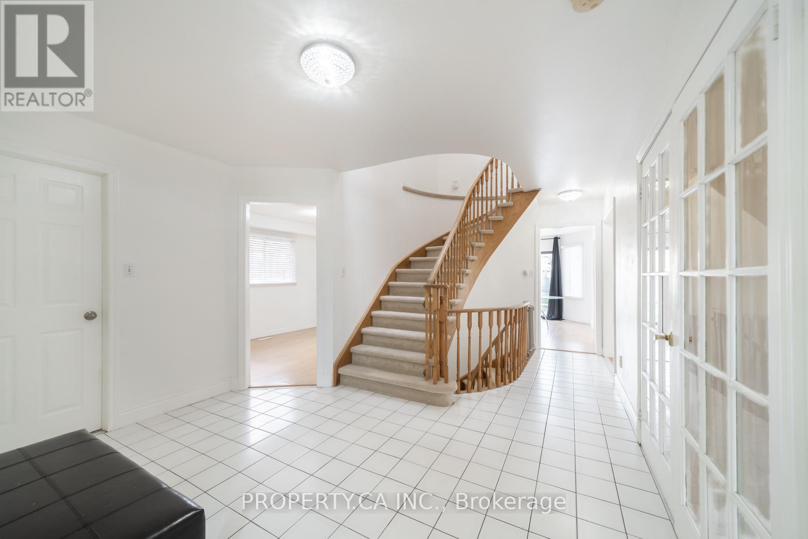 87 O'connor Crescent, Richmond Hill, Ontario  L4C 7N9 - Photo 6 - N12991376