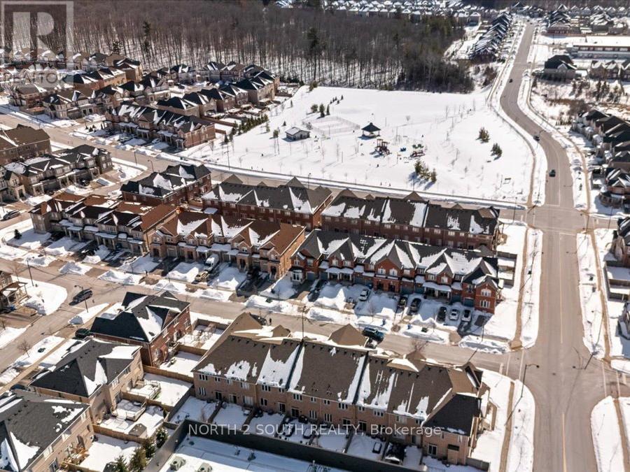 15 Gower Drive, Aurora, Ontario  L4G 0V9 - Photo 3 - N12991468