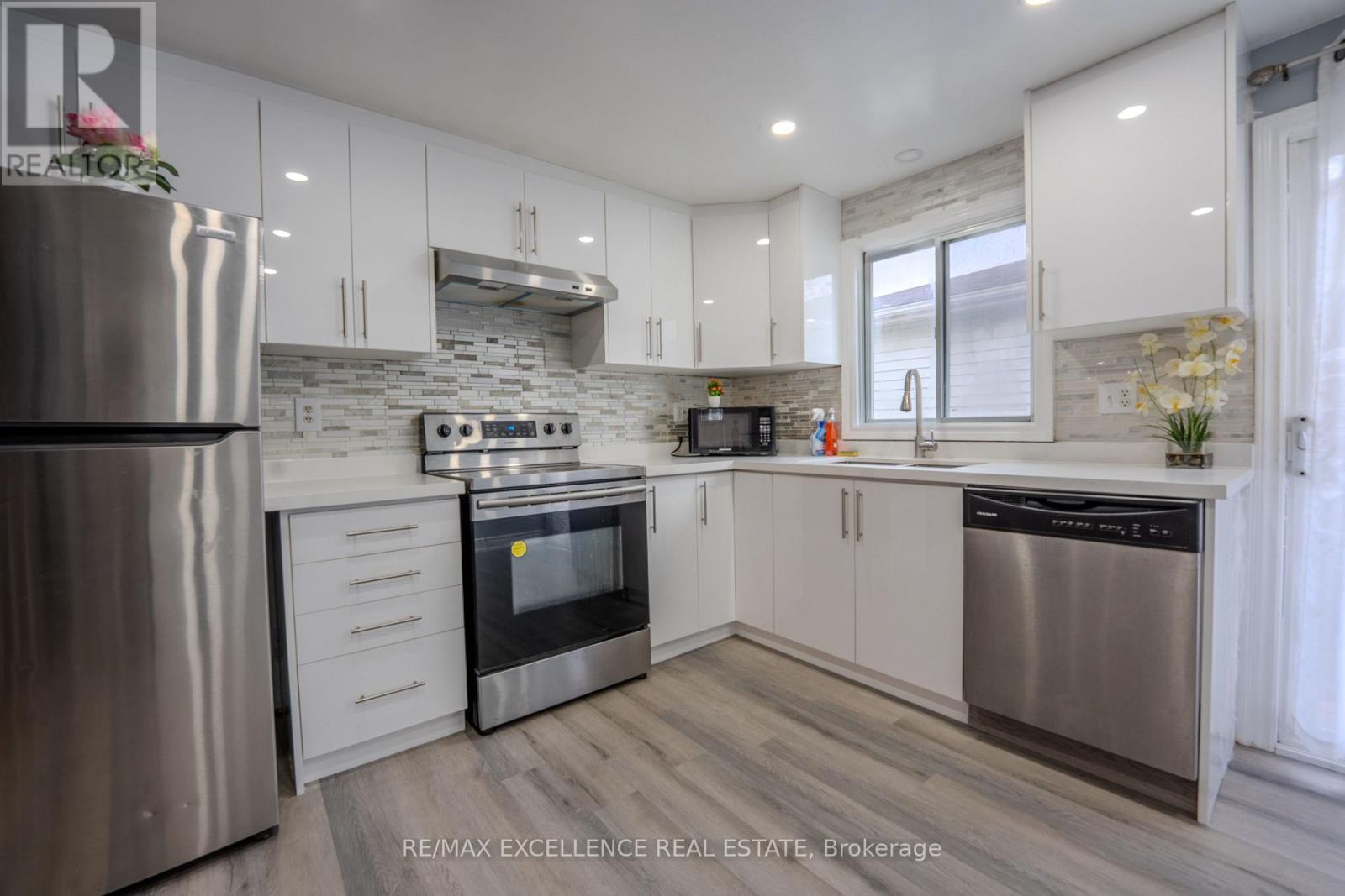 3 Hickling Trail, Barrie, Ontario  L4M 5V7 - Photo 10 - S12991234