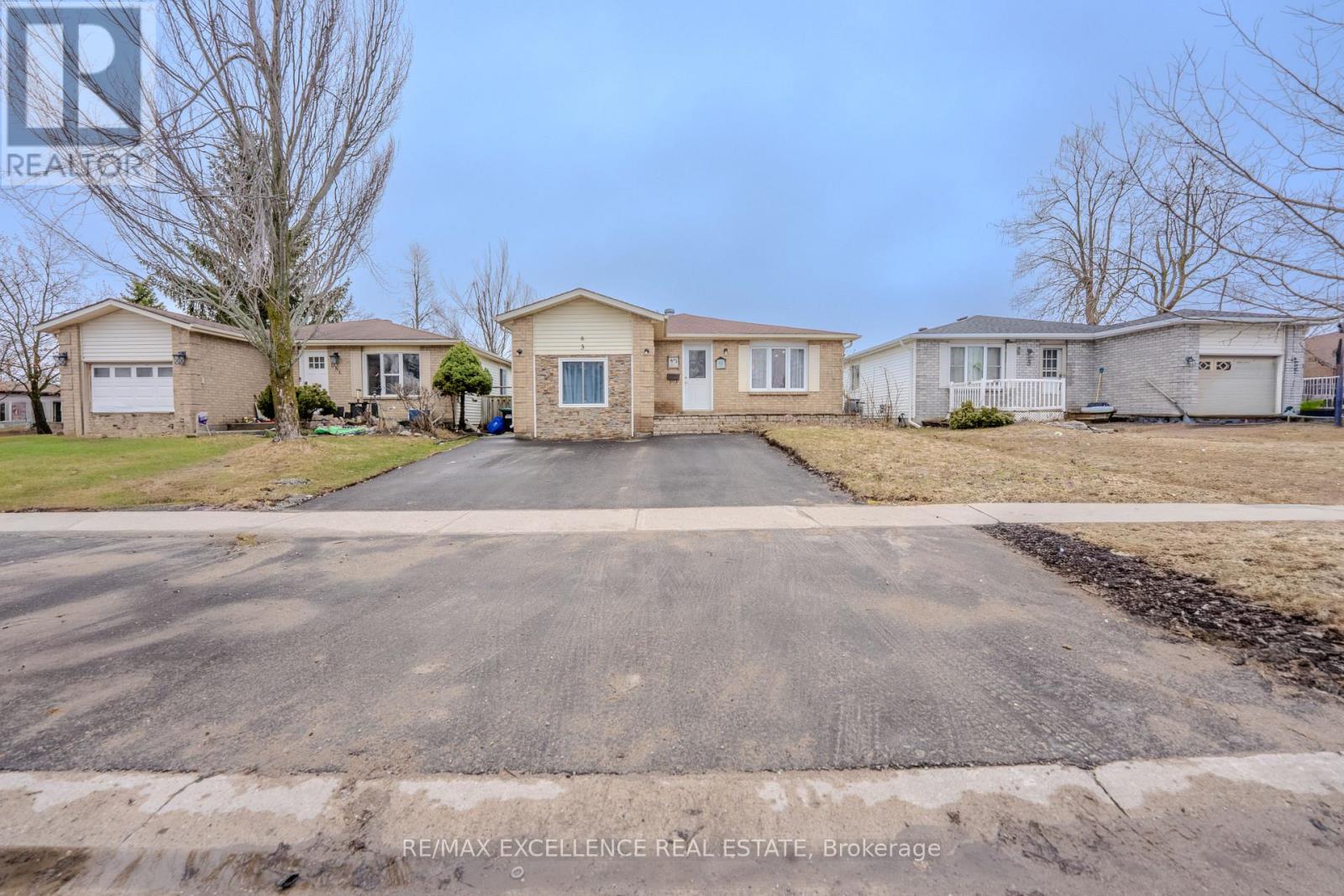 3 Hickling Trail, Barrie, Ontario  L4M 5V7 - Photo 2 - S12991234