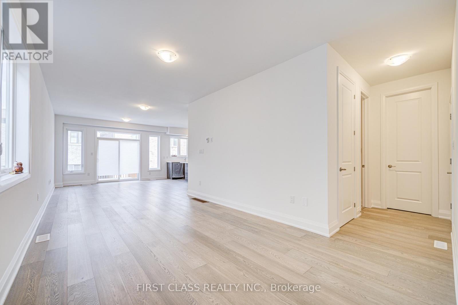 12 Barnyard Trail, Barrie, Ontario  L9J 0Y1 - Photo 2 - S12991384