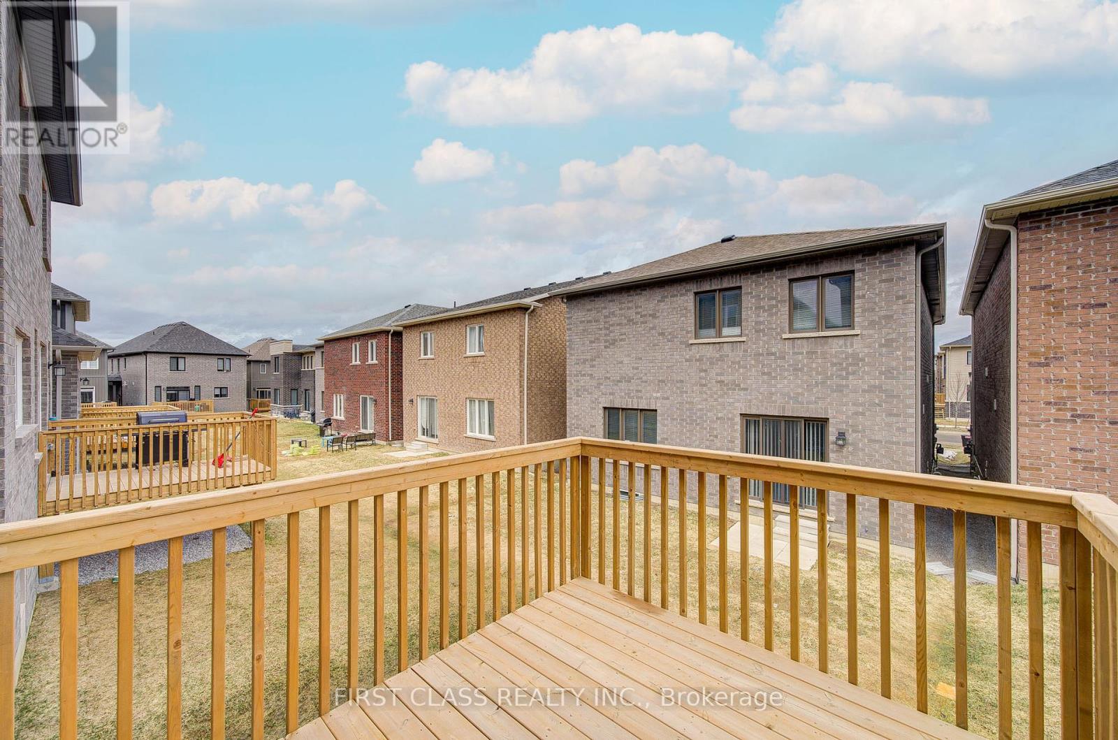 12 Barnyard Trail, Barrie, Ontario  L9J 0Y1 - Photo 4 - S12991384