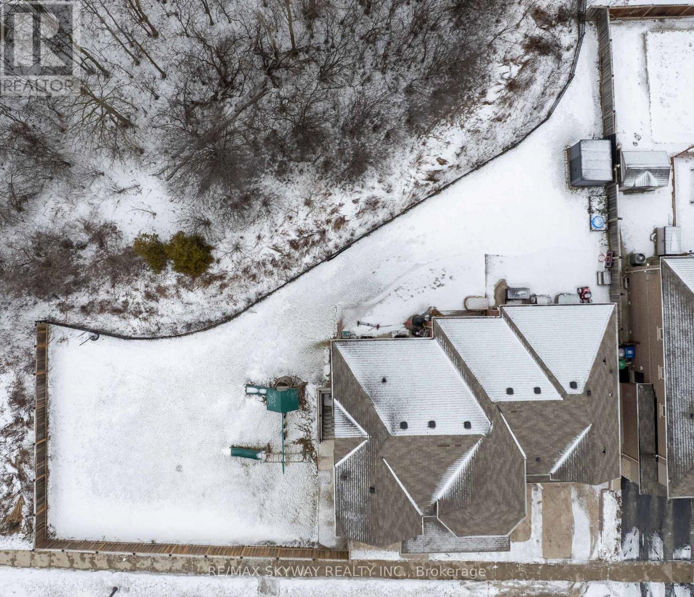 67 Veterans Drive, Brampton, Ontario  L7A 0T6 - Photo 3 - W12988524