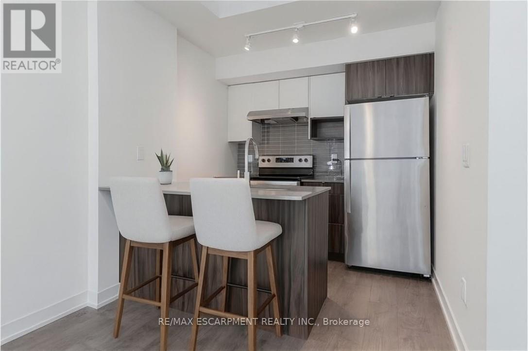 105 - 1135 Cooke Boulevard, Burlington, Ontario  L7T 0C3 - Photo 5 - W12991282