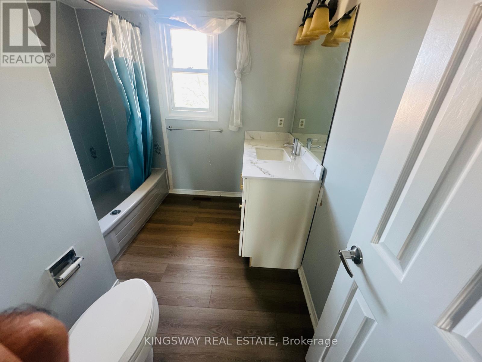 1078 Glenbrook Avenue, Oakville, Ontario  L6H 4A3 - Photo 10 - W12991324