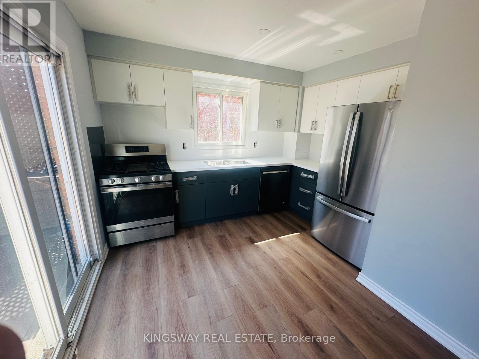 1078 Glenbrook Avenue, Oakville, Ontario  L6H 4A3 - Photo 5 - W12991324