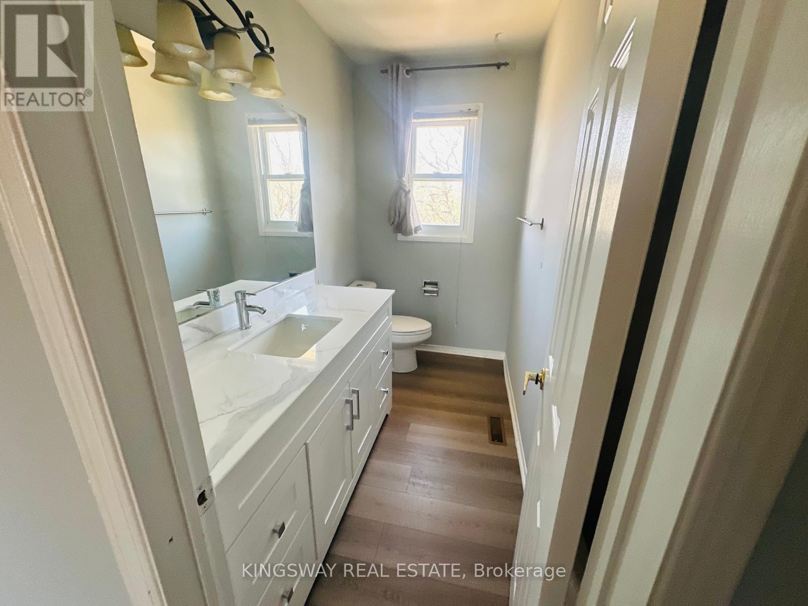 1078 Glenbrook Avenue, Oakville, Ontario  L6H 4A3 - Photo 9 - W12991324