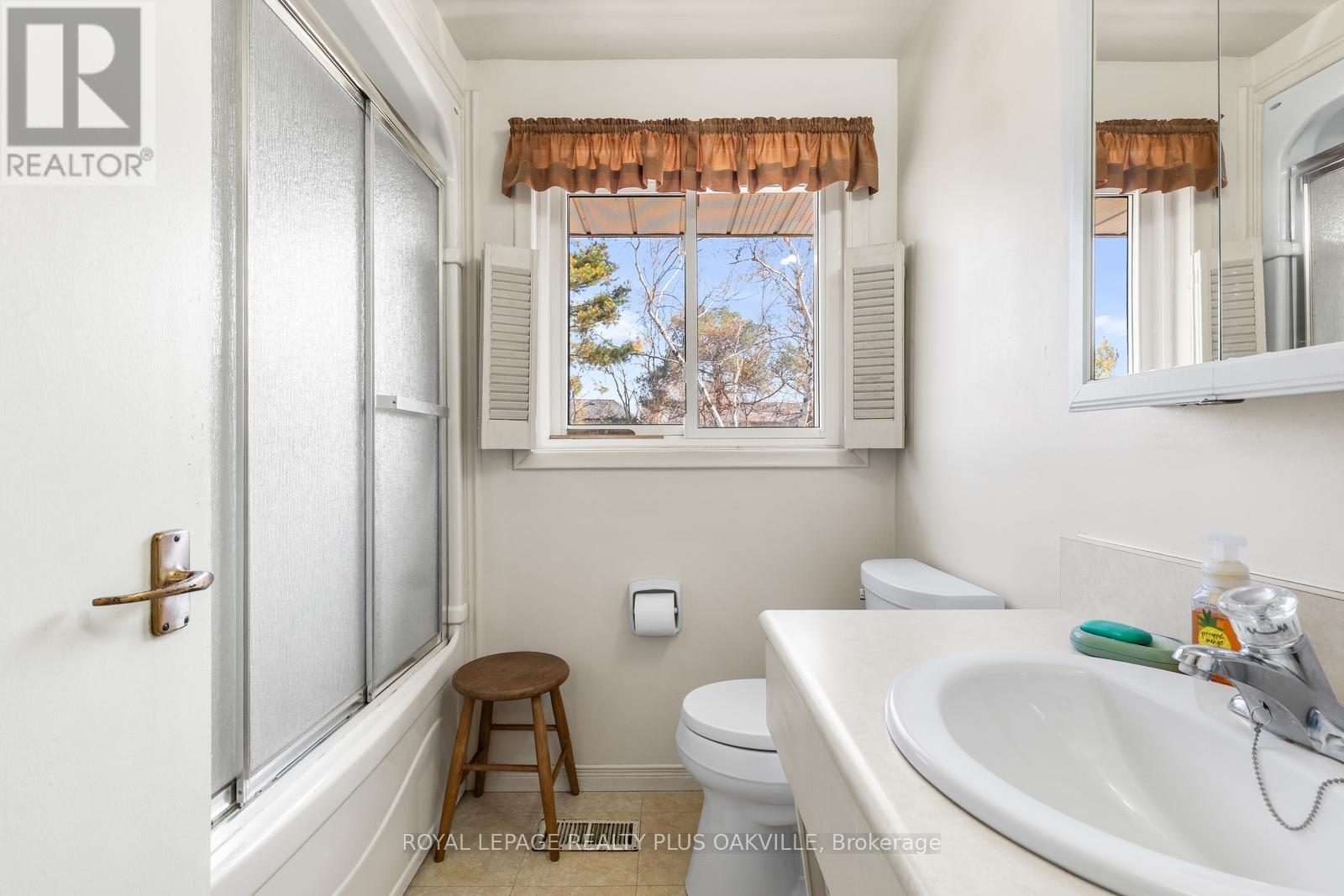 227 Sandwell Drive, Oakville, Ontario  L6L 4P3 - Photo 13 - W12991424