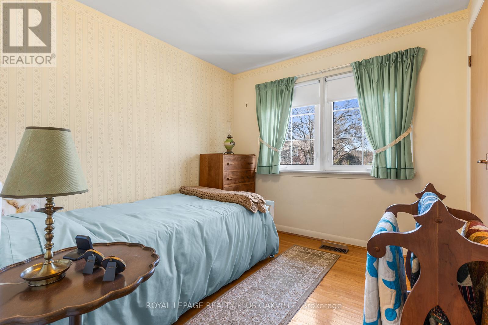 227 Sandwell Drive, Oakville, Ontario  L6L 4P3 - Photo 15 - W12991424