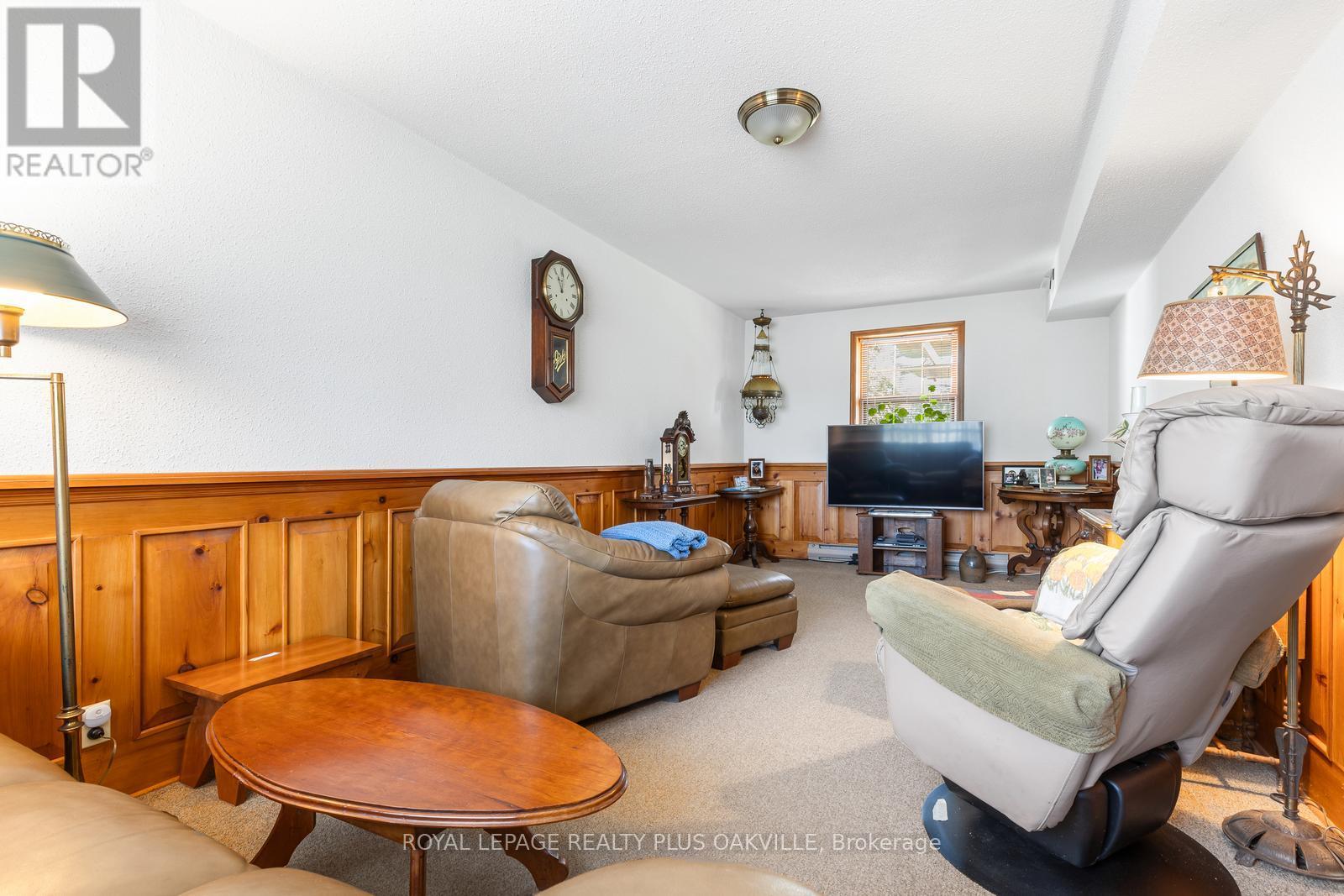 227 Sandwell Drive, Oakville, Ontario  L6L 4P3 - Photo 17 - W12991424