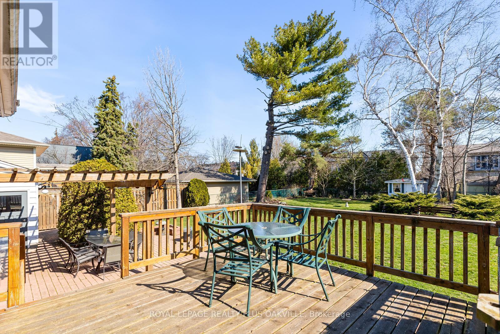 227 Sandwell Drive, Oakville, Ontario  L6L 4P3 - Photo 25 - W12991424