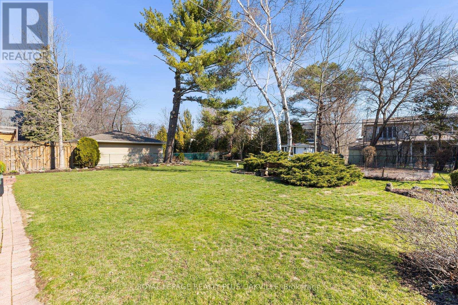 227 Sandwell Drive, Oakville, Ontario  L6L 4P3 - Photo 28 - W12991424