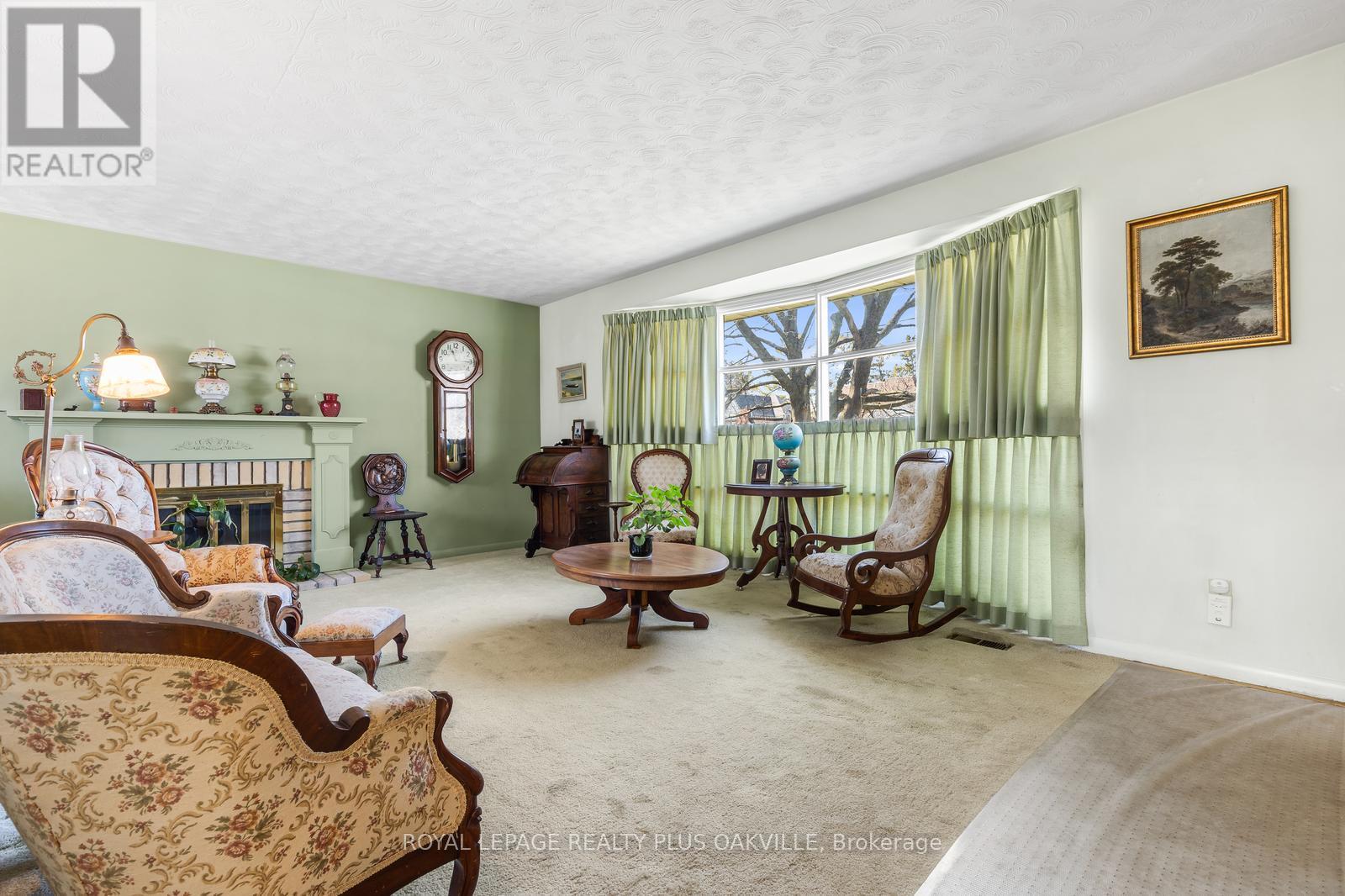 227 Sandwell Drive, Oakville, Ontario  L6L 4P3 - Photo 3 - W12991424