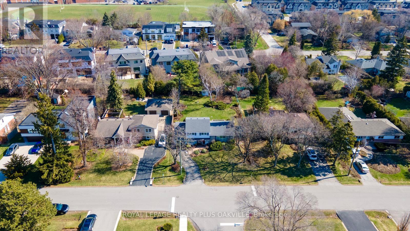 227 Sandwell Drive, Oakville, Ontario  L6L 4P3 - Photo 35 - W12991424