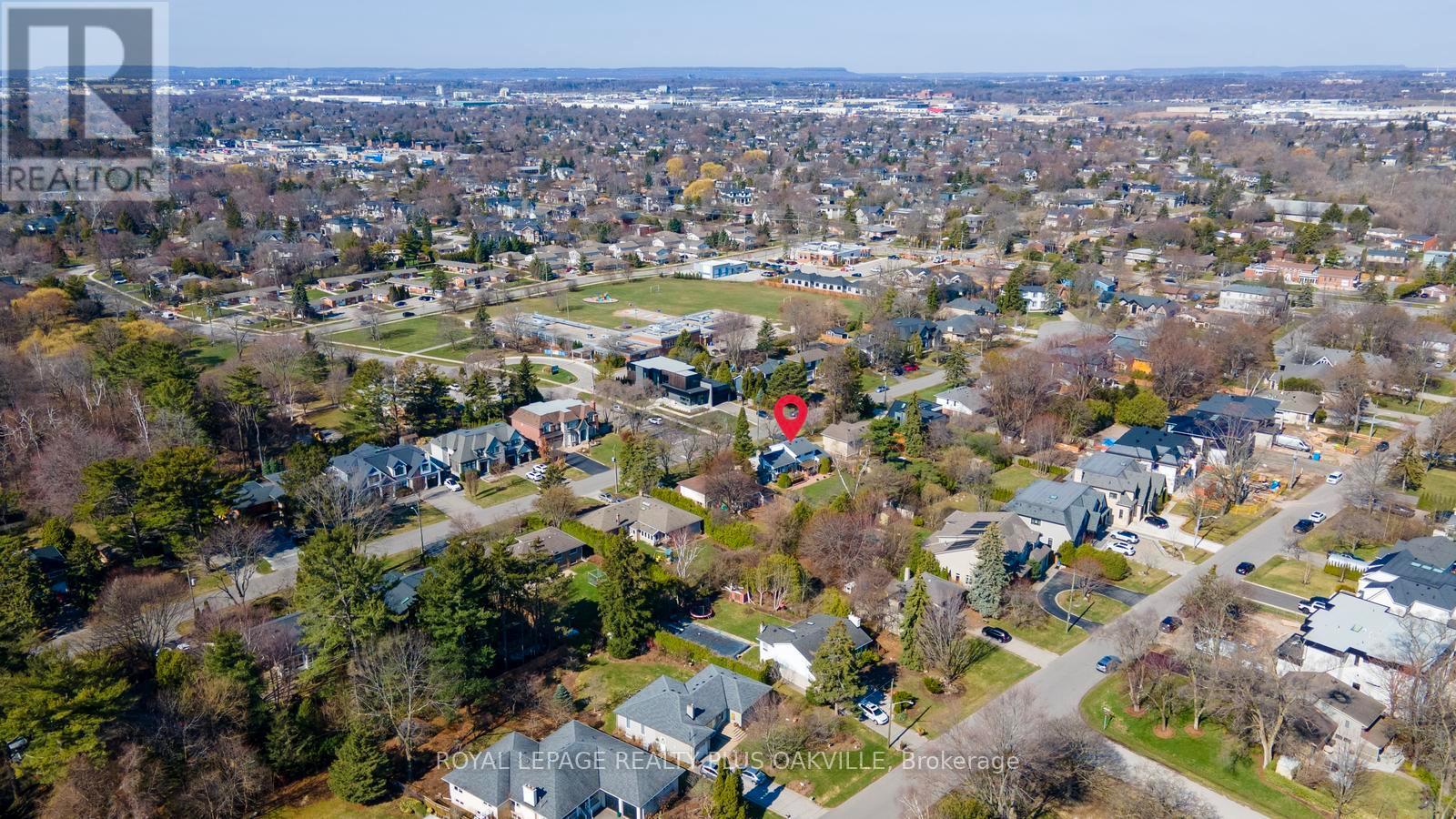 227 Sandwell Drive, Oakville, Ontario  L6L 4P3 - Photo 36 - W12991424