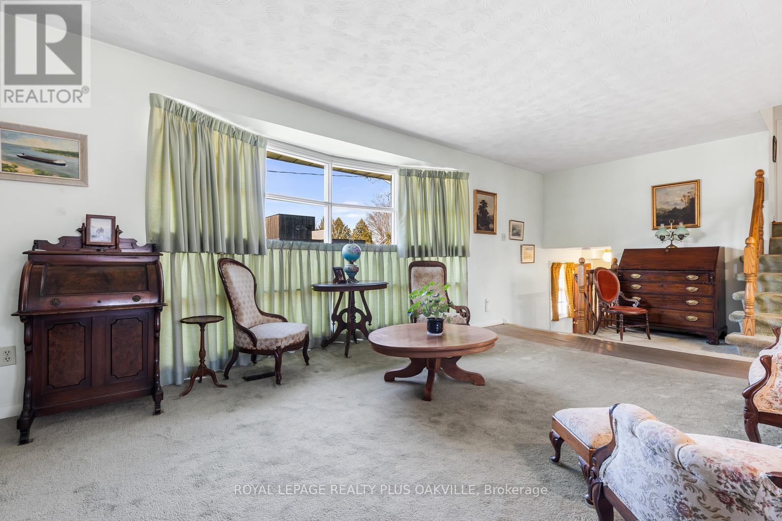 227 Sandwell Drive, Oakville, Ontario  L6L 4P3 - Photo 4 - W12991424