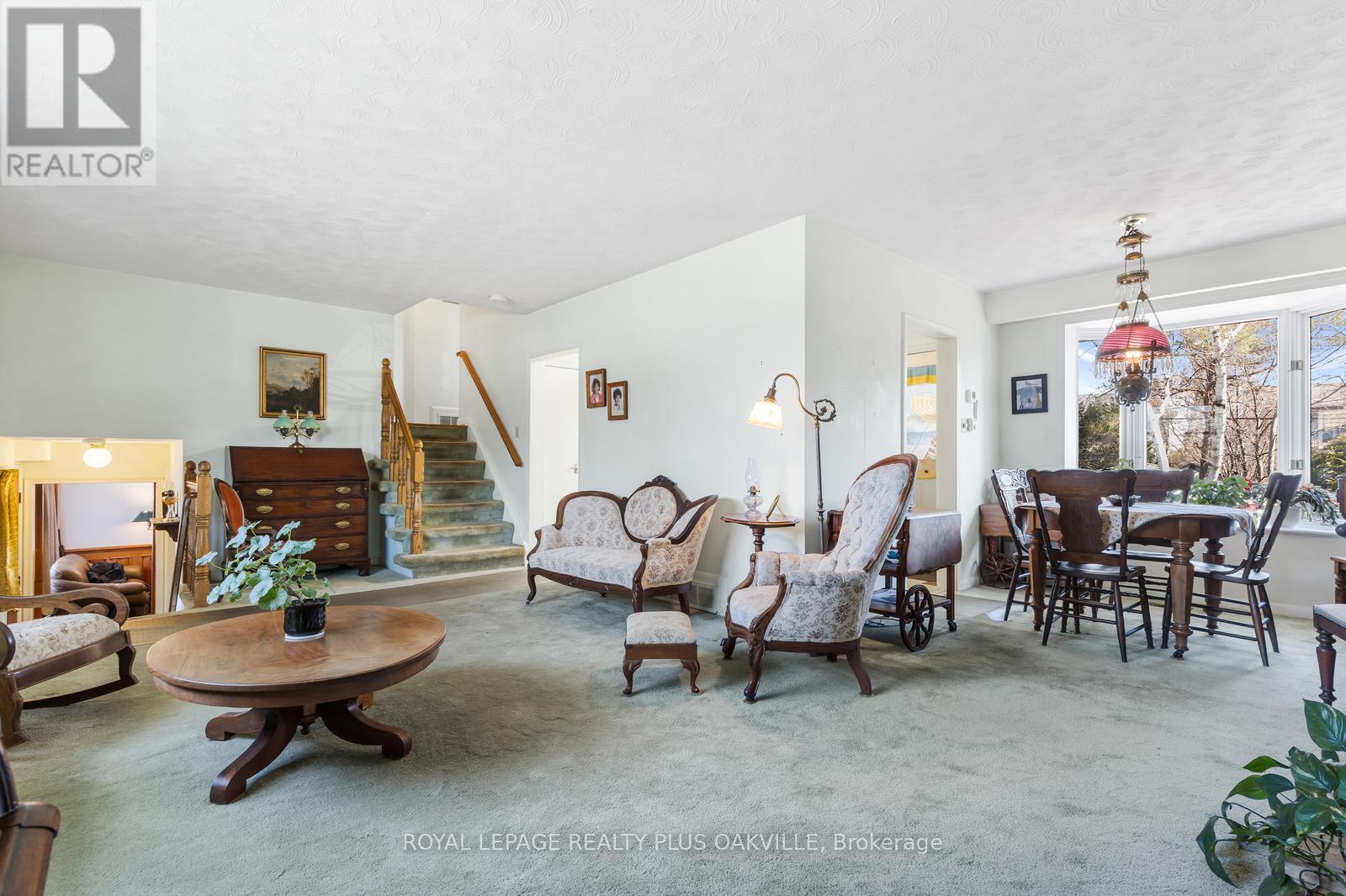 227 Sandwell Drive, Oakville, Ontario  L6L 4P3 - Photo 5 - W12991424