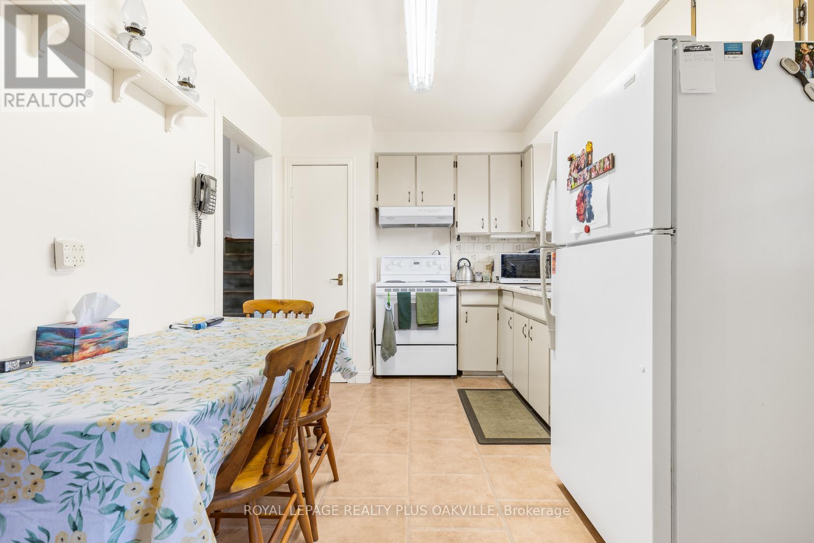 227 Sandwell Drive, Oakville, Ontario  L6L 4P3 - Photo 8 - W12991424