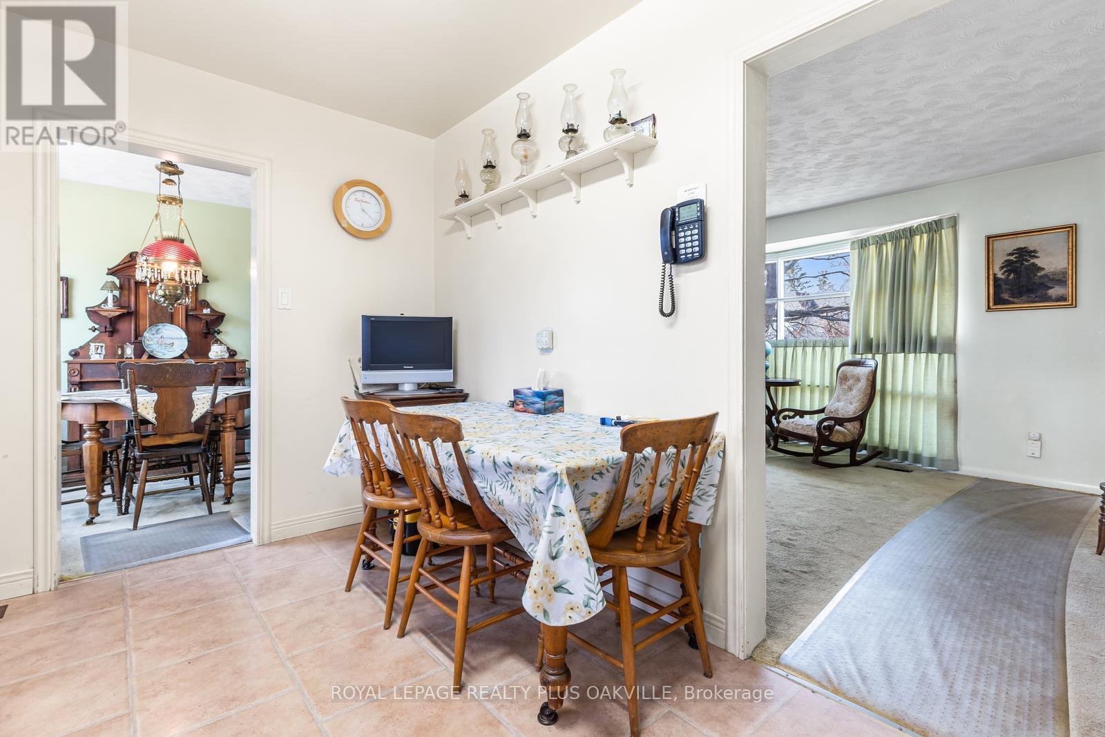 227 Sandwell Drive, Oakville, Ontario  L6L 4P3 - Photo 9 - W12991424