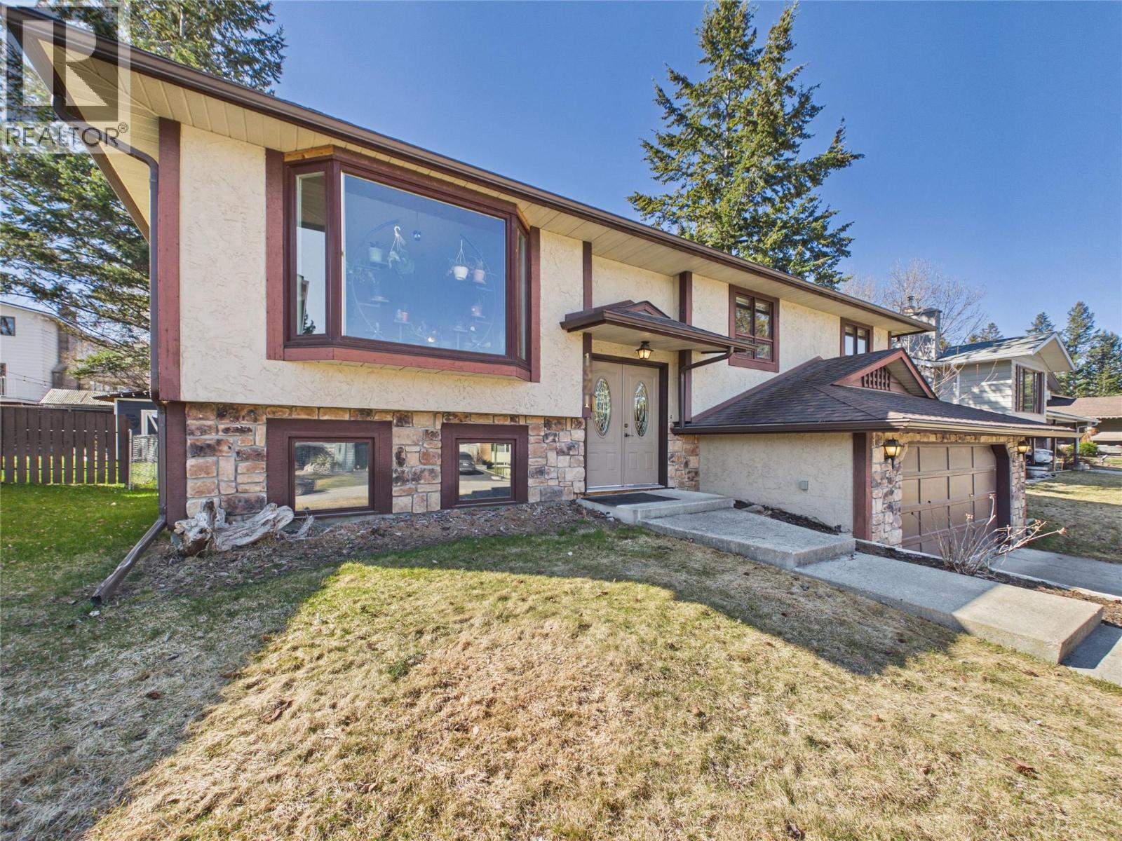 1321 16th Street S, Cranbrook, British Columbia  V1C 5K5 - Photo 1 - 10383179