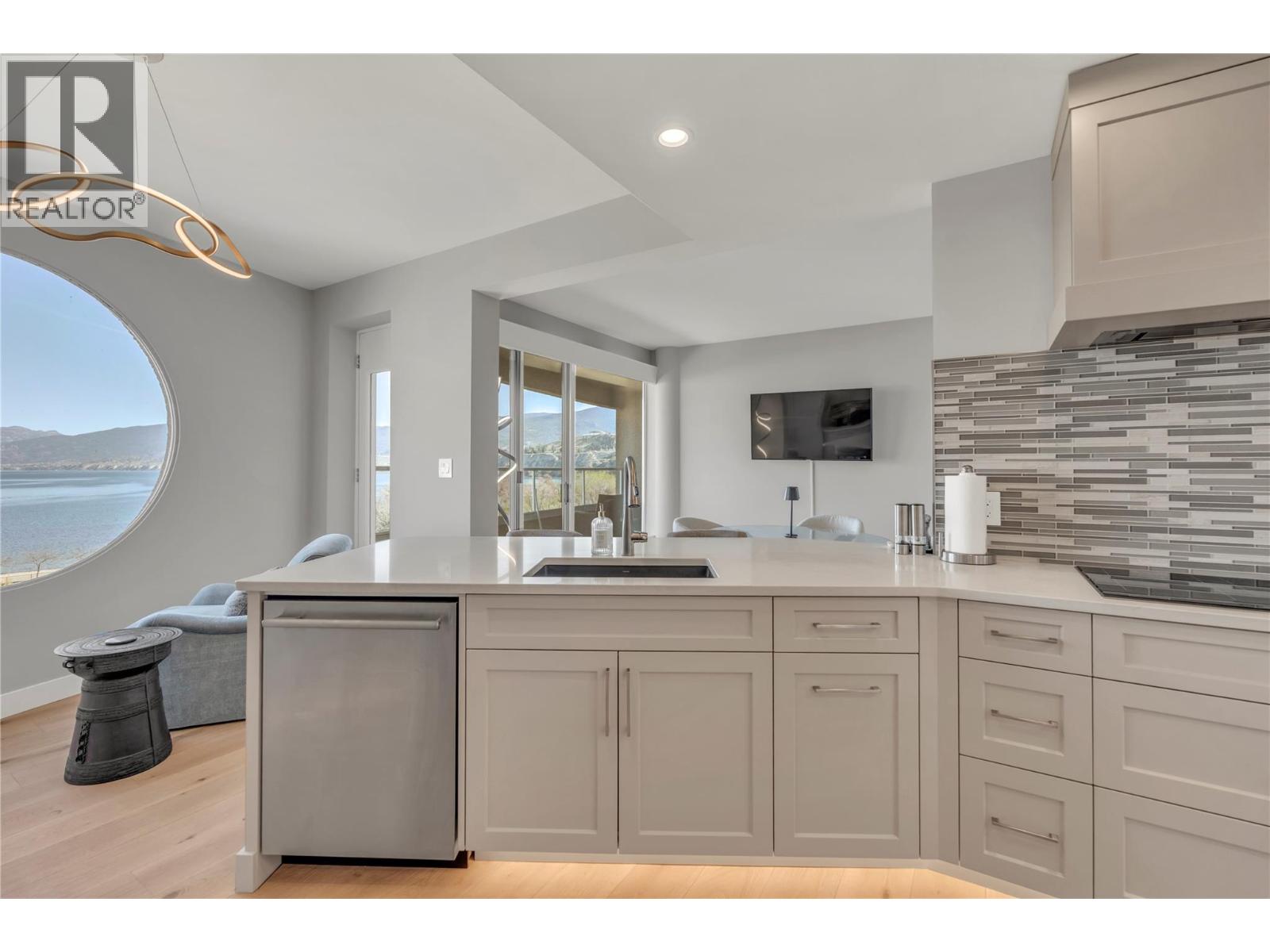 86 Lakeshore Drive Unit# 701, Penticton, British Columbia  V2A 1B5 - Photo 11 - 10380124