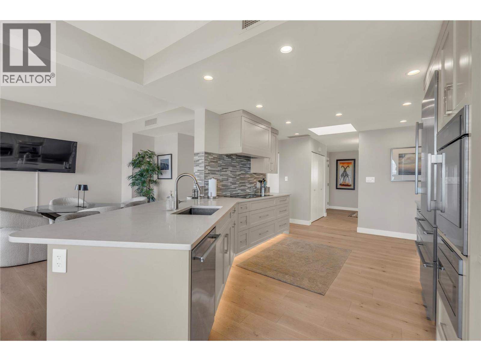 86 Lakeshore Drive Unit# 701, Penticton, British Columbia  V2A 1B5 - Photo 6 - 10380124