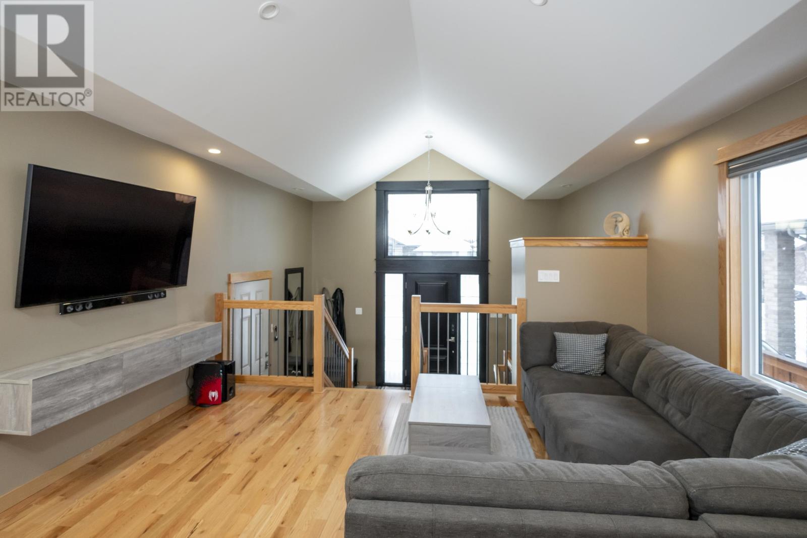 333 Ruby Cres, Thunder Bay, Ontario  P7G 2S9 - Photo 6 - TB2600547