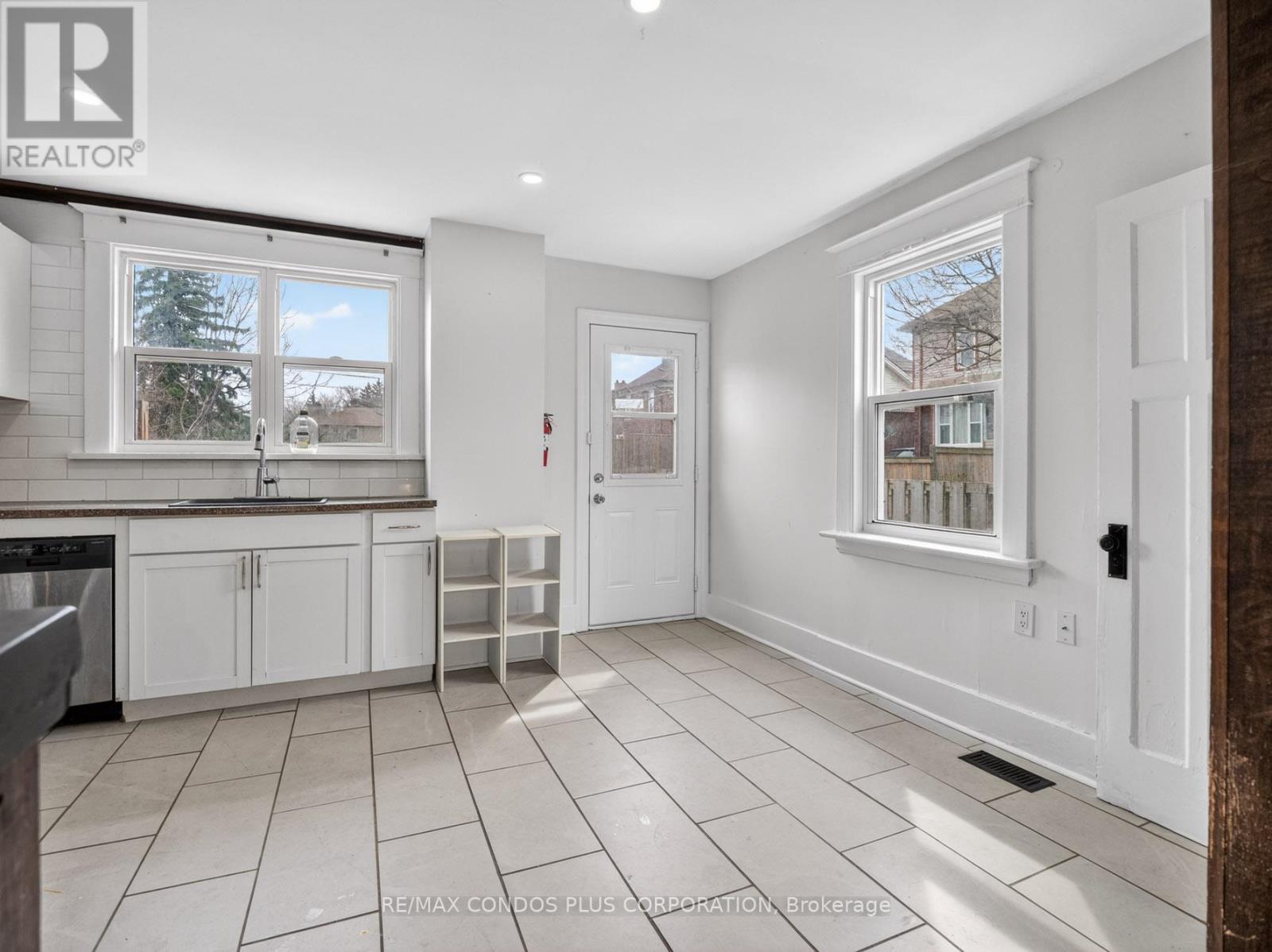 5070 Third Avenue, Niagara Falls, Ontario  L2E 4M1 - Photo 6 - X12991256