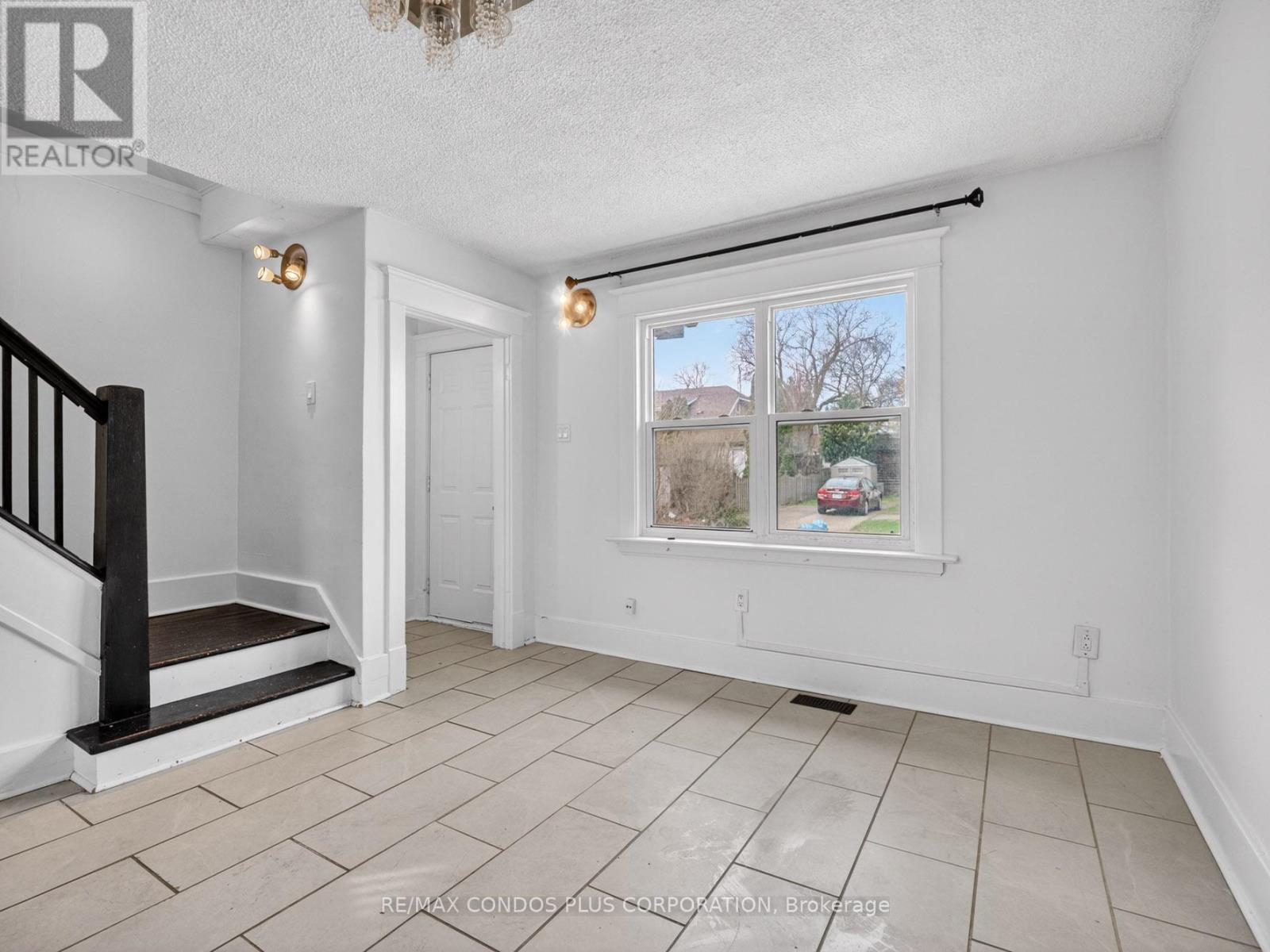 5070 Third Avenue, Niagara Falls, Ontario  L2E 4M1 - Photo 9 - X12991256