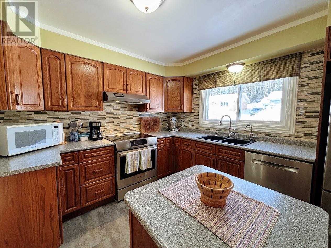 48 Redwing Ave, Manitouwadge, Ontario  P0T 2C0 - Photo 7 - TB2600650