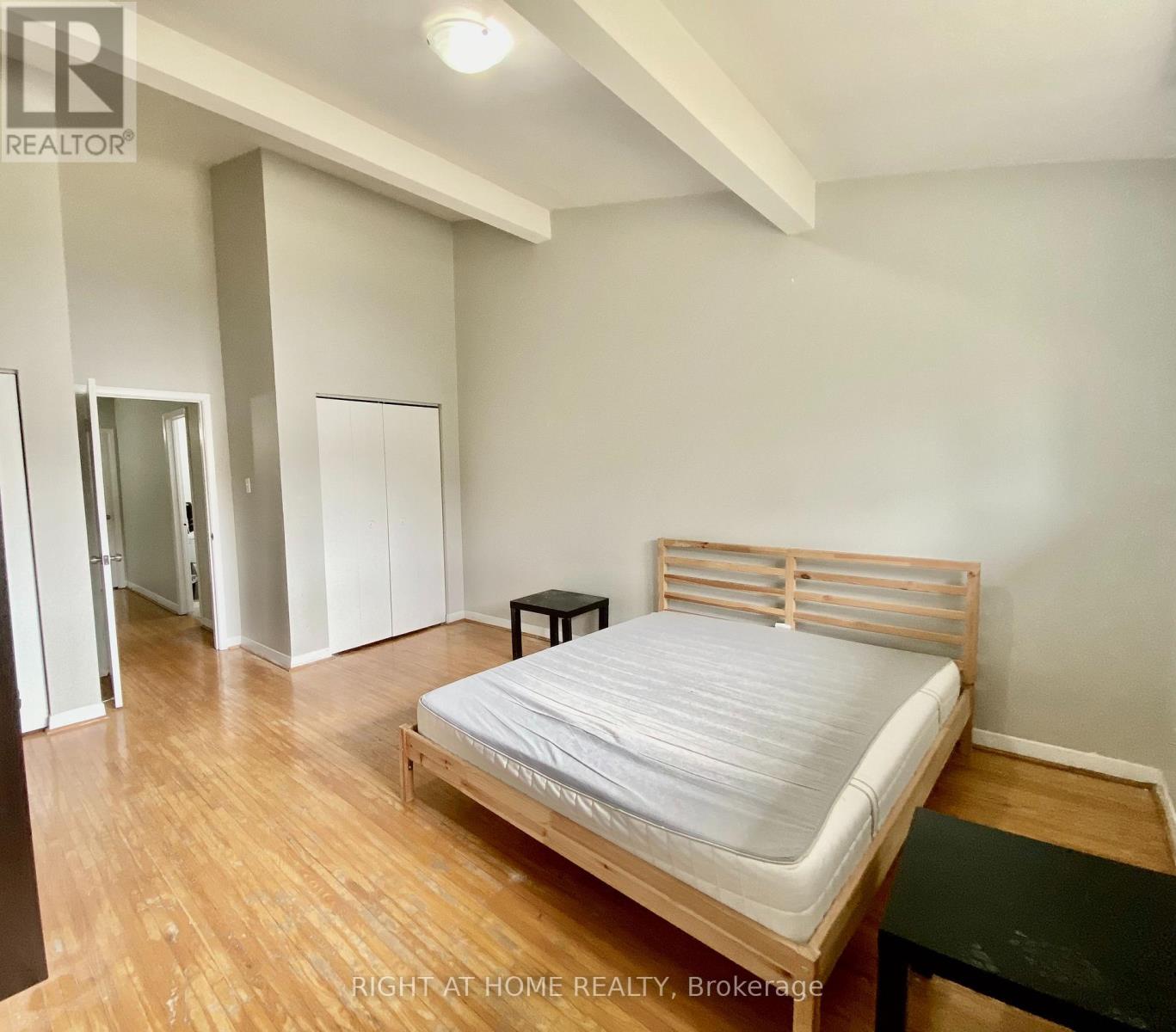 266 Westcourt Place, Waterloo, Ontario  N2L 2R7 - Photo 12 - X12991310