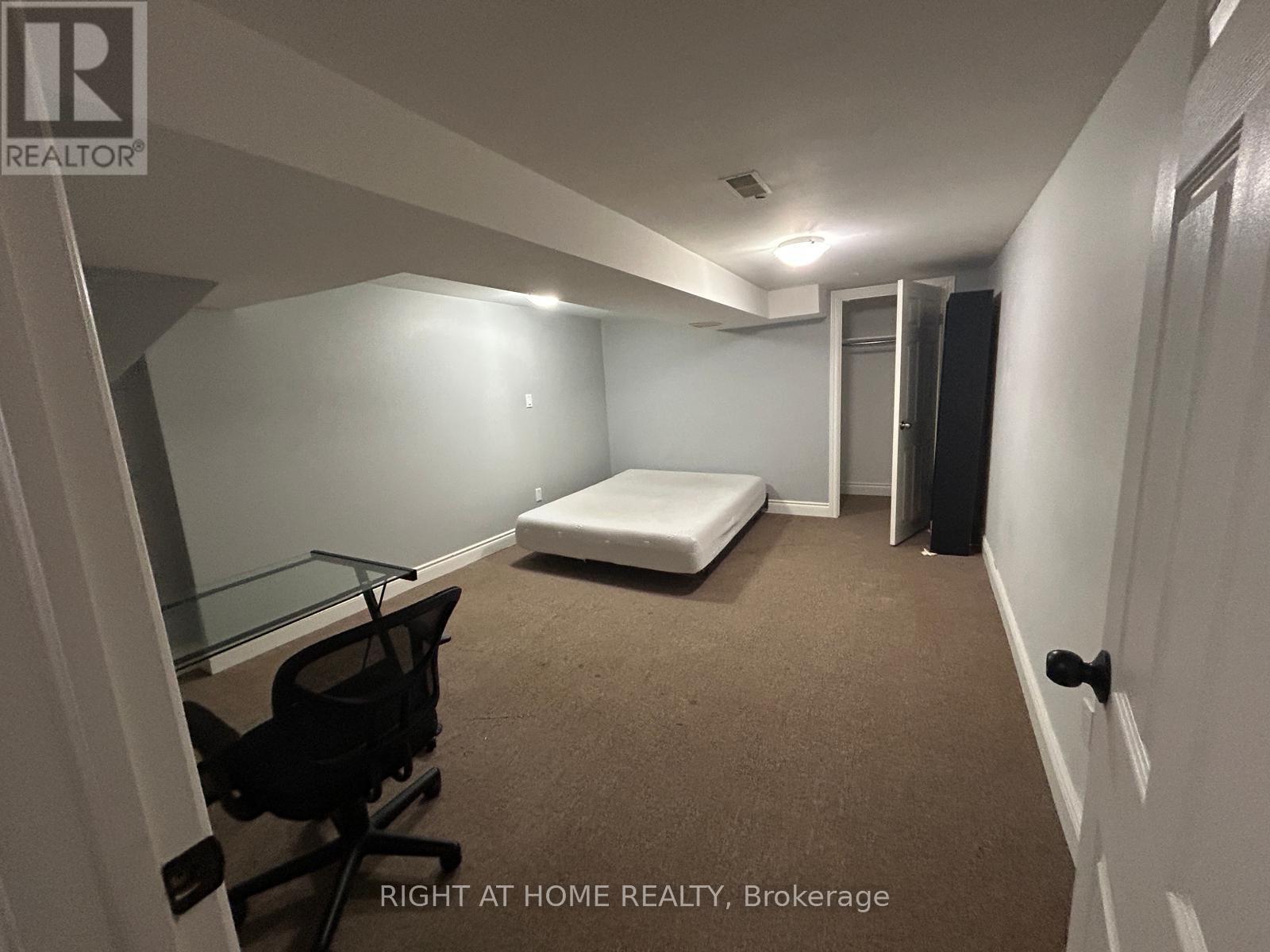 266 Westcourt Place, Waterloo, Ontario  N2L 2R7 - Photo 17 - X12991310