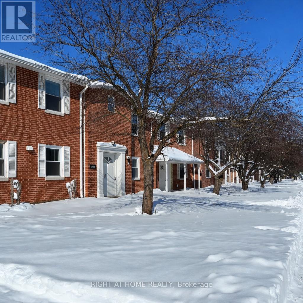 266 Westcourt Place, Waterloo, Ontario  N2L 2R7 - Photo 2 - X12991310