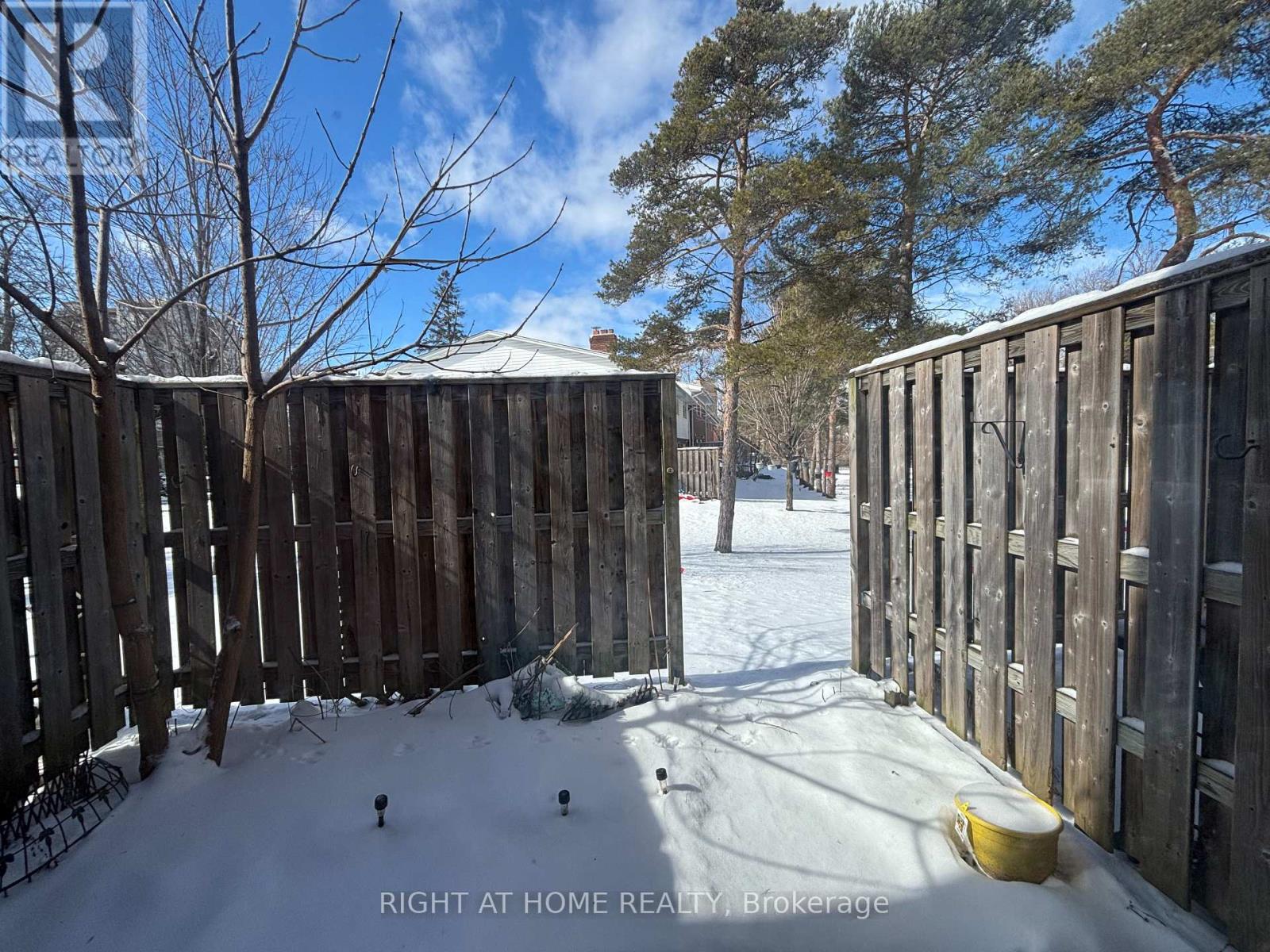 266 Westcourt Place, Waterloo, Ontario  N2L 2R7 - Photo 8 - X12991310