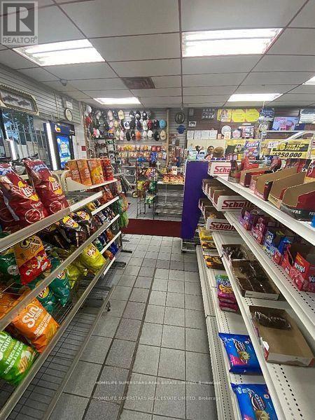 359 Carlton Ave Avenue E, St. Catharines, Ontario  L2N 1C2 - Photo 3 - X12991344