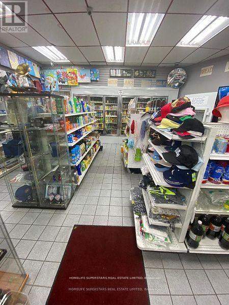 359 Carlton Ave Avenue E, St. Catharines, Ontario  L2N 1C2 - Photo 5 - X12991344