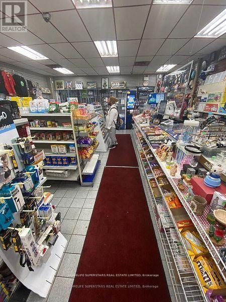 359 Carlton Ave Avenue E, St. Catharines, Ontario  L2N 1C2 - Photo 7 - X12991344