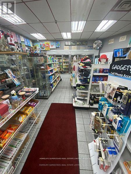 359 Carlton Ave Avenue E, St. Catharines, Ontario  L2N 1C2 - Photo 8 - X12991344