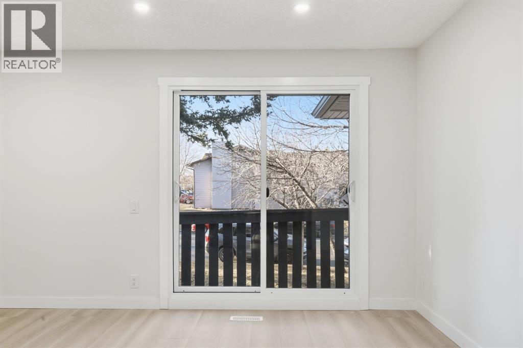 8426 Berkley Road Nw, Calgary, Alberta  T3K 1B4 - Photo 9 - A2293697