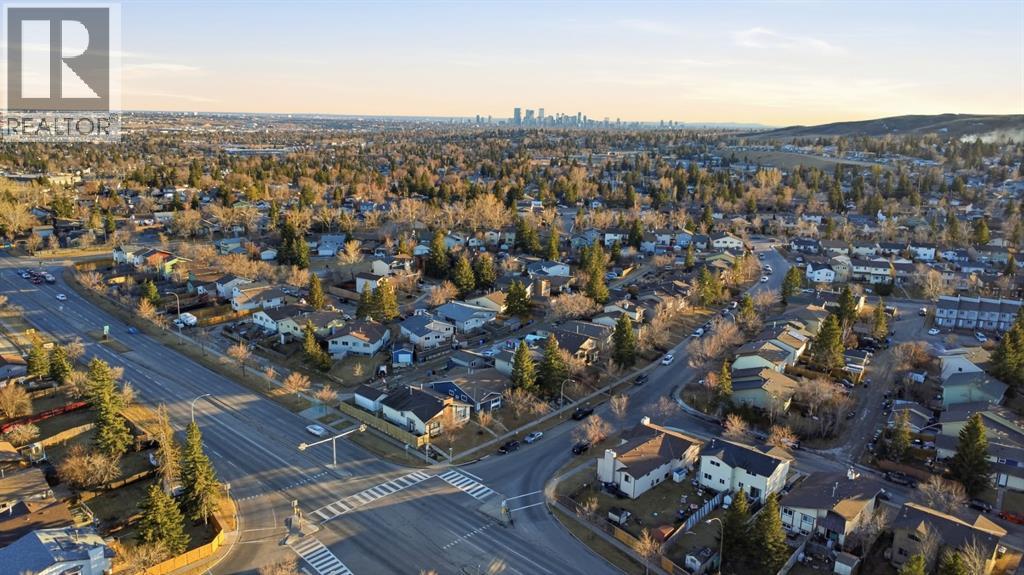 8426 Berkley Road Nw, Calgary, Alberta  T3K 1B4 - Photo 3 - A2293697