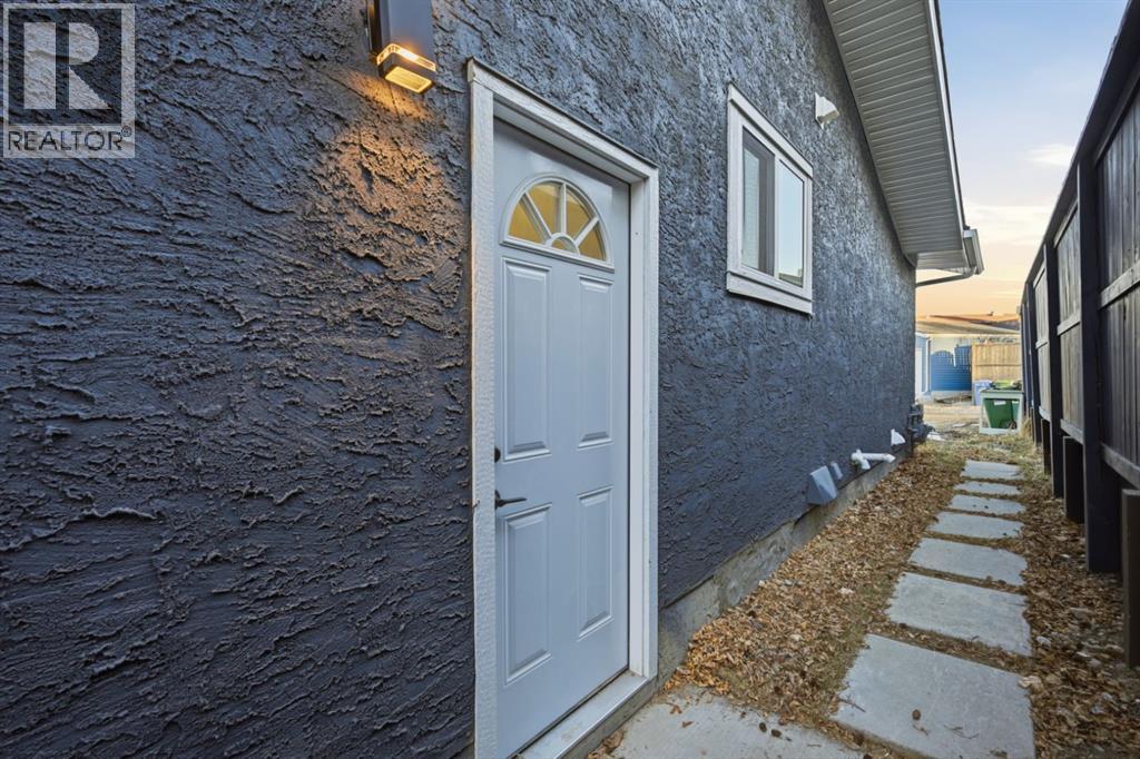 8426 Berkley Road Nw, Calgary, Alberta  T3K 1B4 - Photo 41 - A2293697