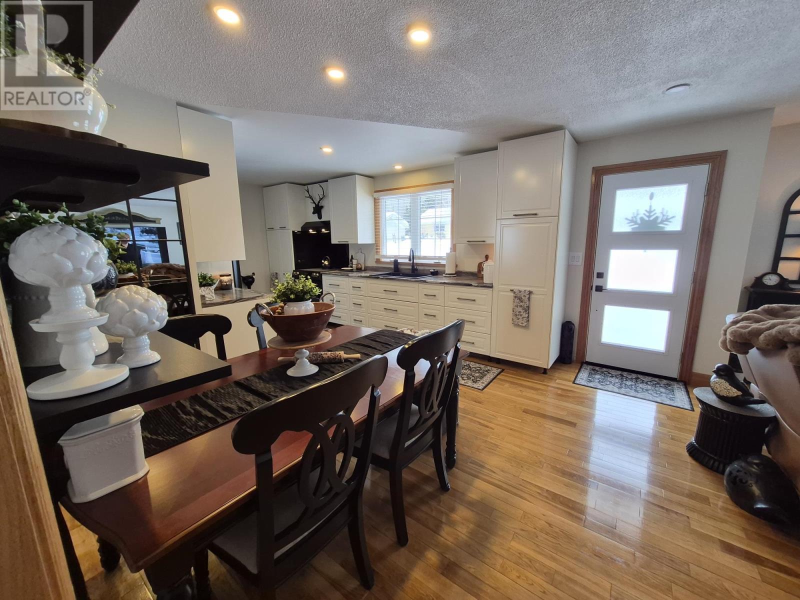 34 Redwing Ave, Manitouwadge, Ontario  P0T 2C0 - Photo 9 - TB2600666