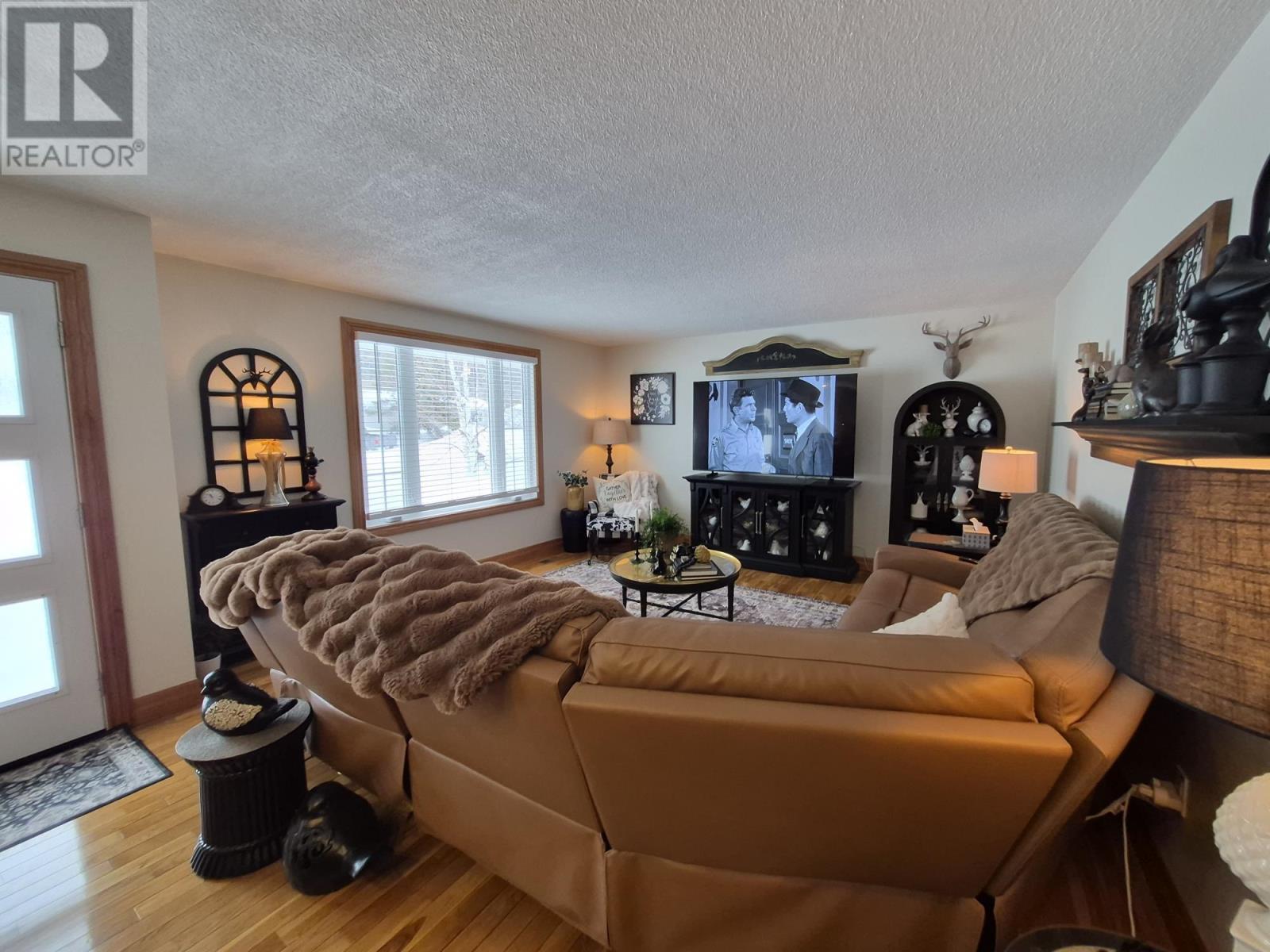 34 Redwing Ave, Manitouwadge, Ontario  P0T 2C0 - Photo 5 - TB2600666