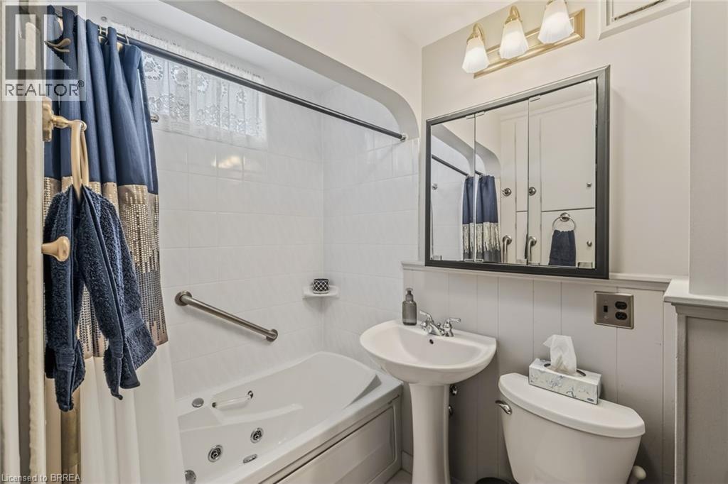 19 Lyndsay Street, Brantford, Ontario  N3T 2C5 - Photo 11 - 40815824