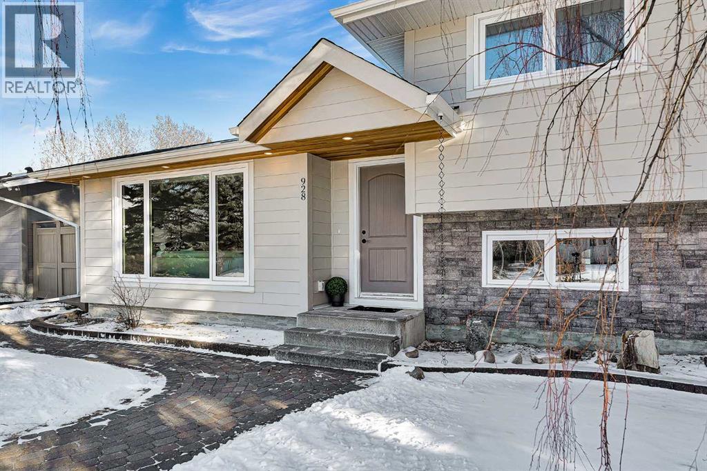 928 Lake Twintree Crescent Se, Calgary, Alberta  T2J 2W3 - Photo 2 - A2292509