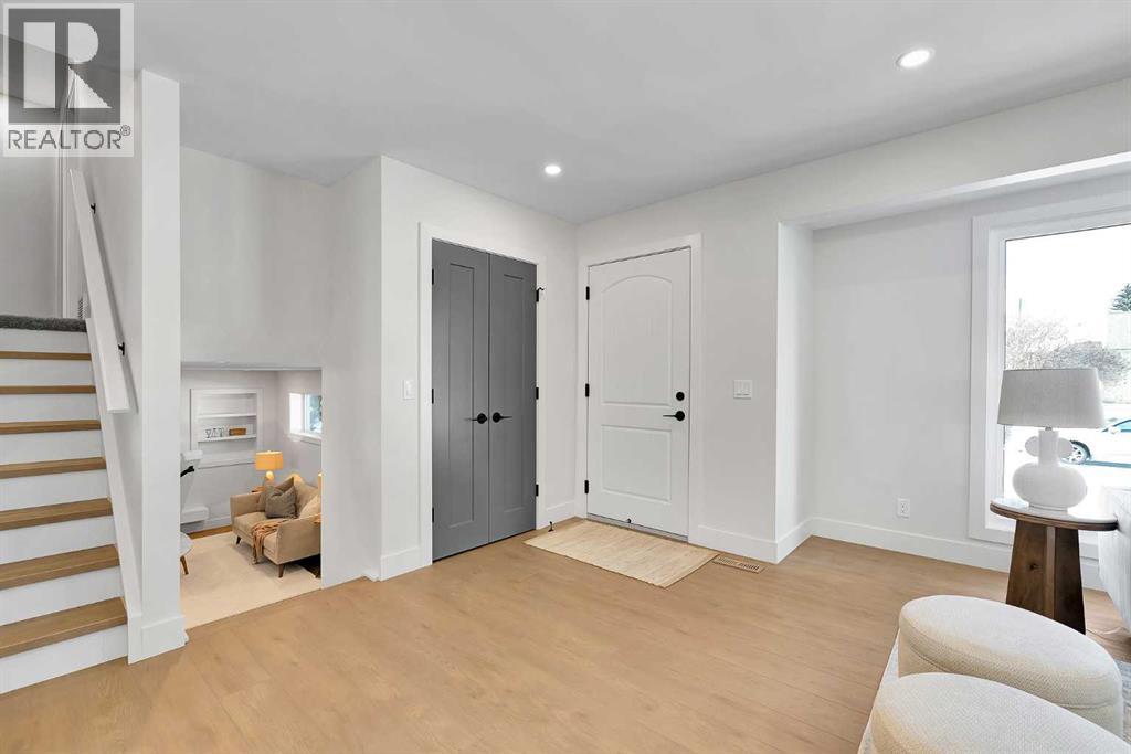 928 Lake Twintree Crescent Se, Calgary, Alberta  T2J 2W3 - Photo 3 - A2292509