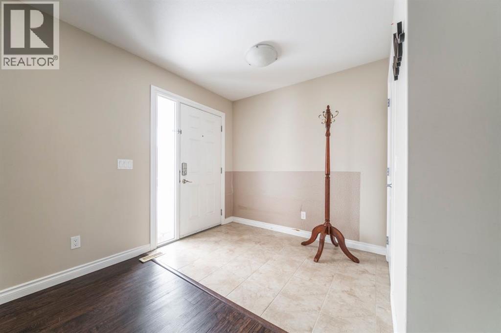 240 Comeau Crescent, Fort Mcmurray, Alberta  T9K 2X8 - Photo 2 - A2300126