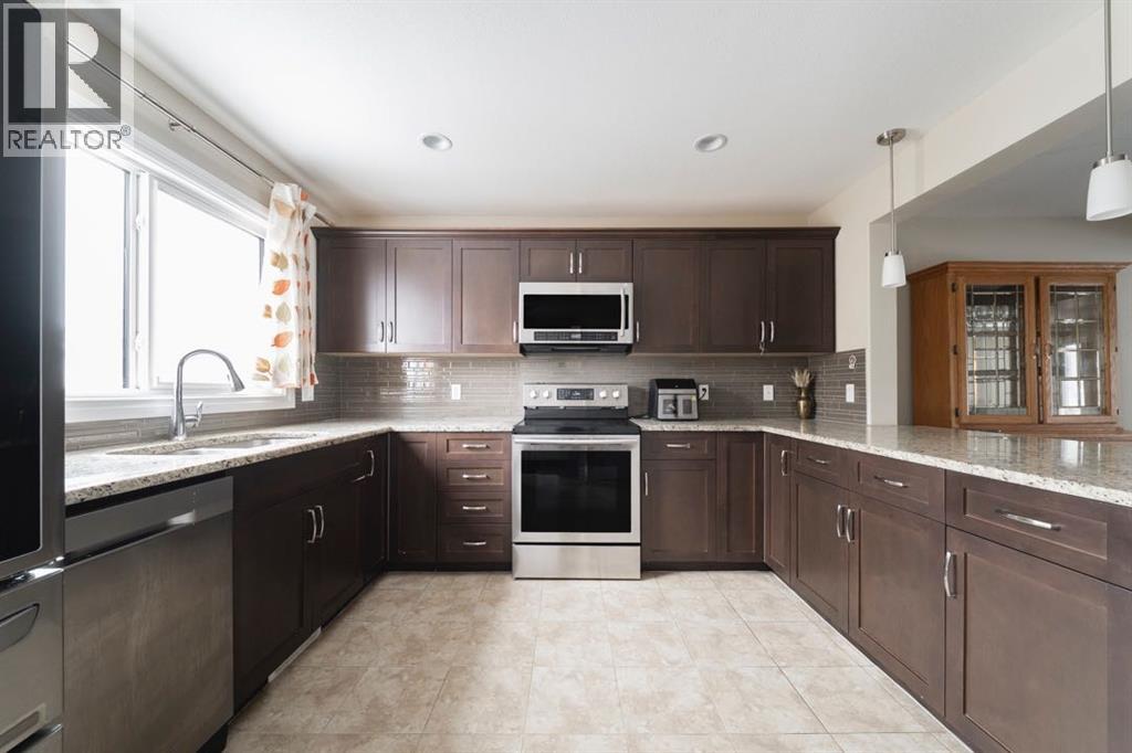 240 Comeau Crescent, Fort Mcmurray, Alberta  T9K 2X8 - Photo 12 - A2300126